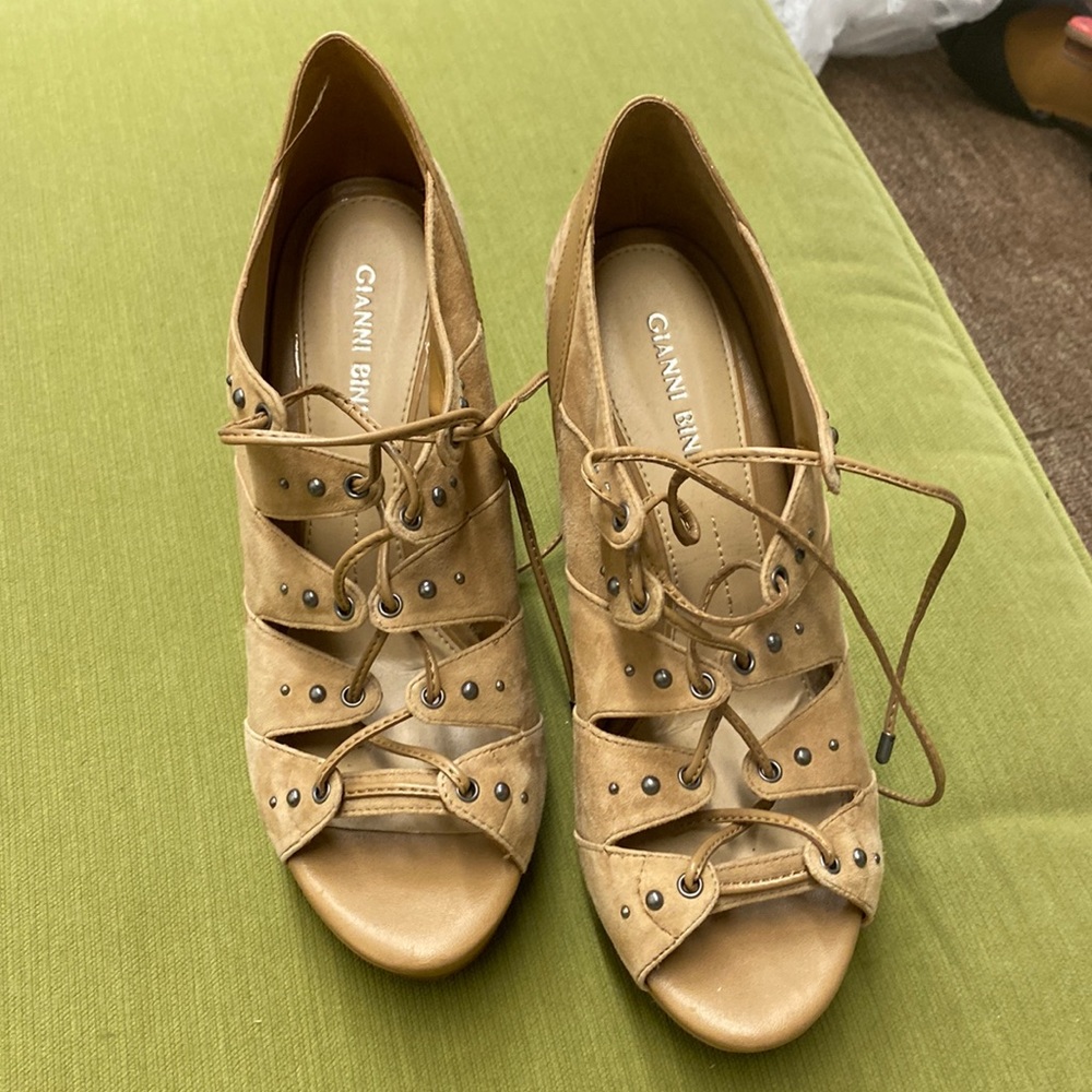 Gianni Bini tan open toe wedge lace up size 8